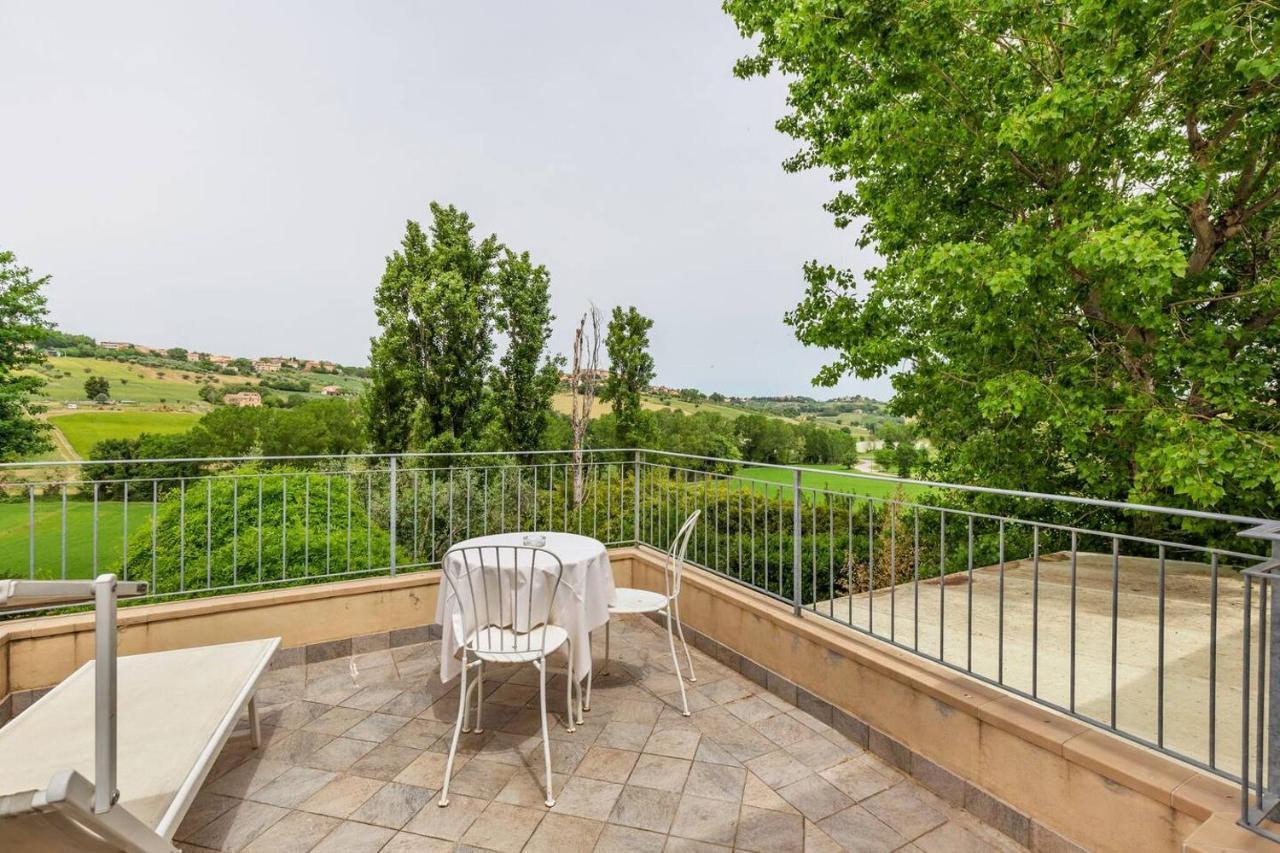 Grande Villa Storica Per Vacanze Con Giardino Privato E Piscina Ostra エクステリア 写真