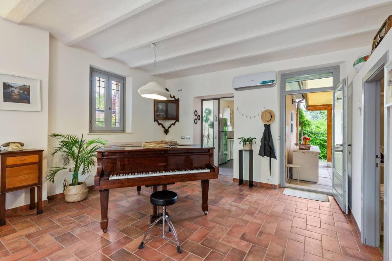 Grande Villa Storica Per Vacanze Con Giardino Privato E Piscina Ostra エクステリア 写真