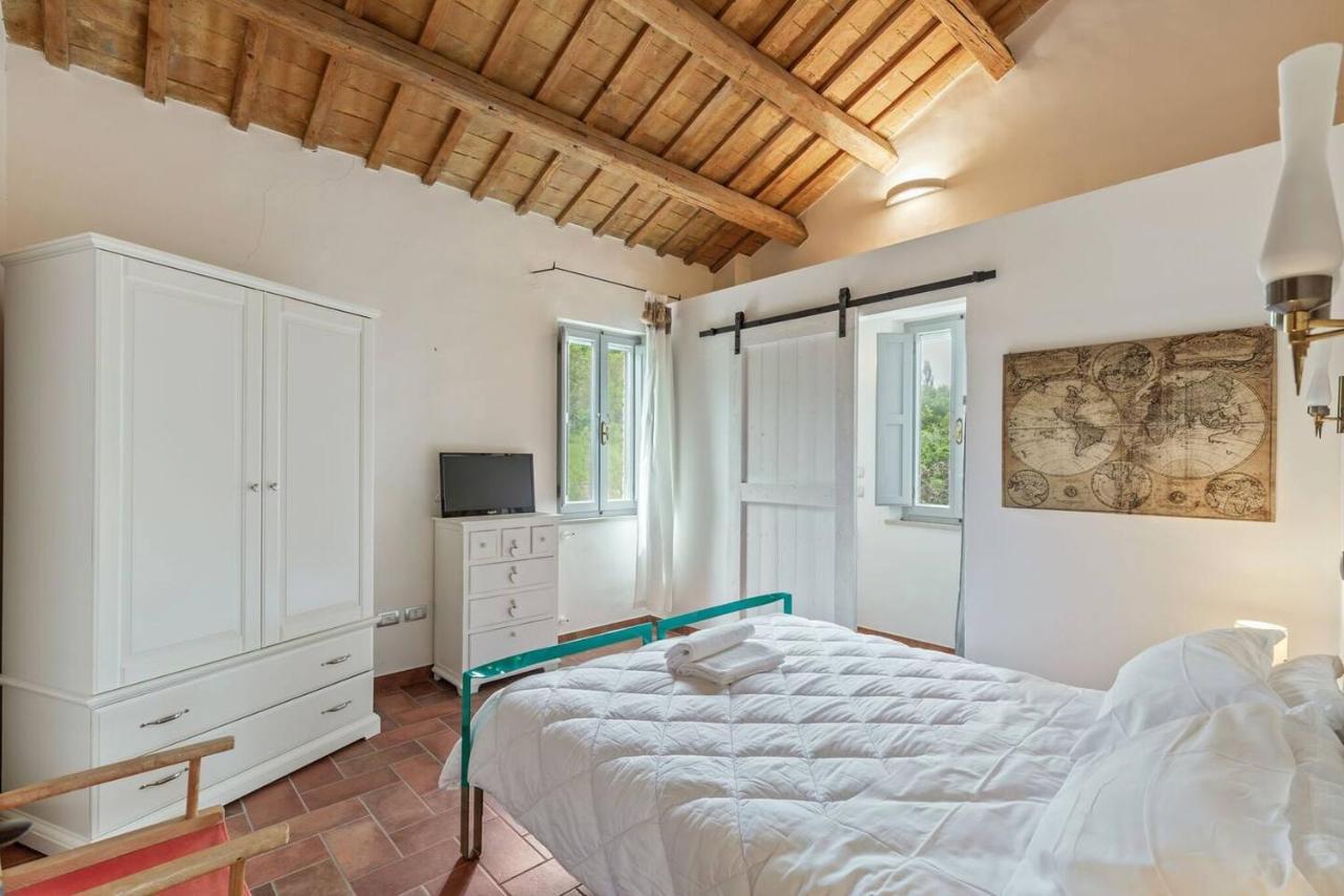 Grande Villa Storica Per Vacanze Con Giardino Privato E Piscina Ostra エクステリア 写真