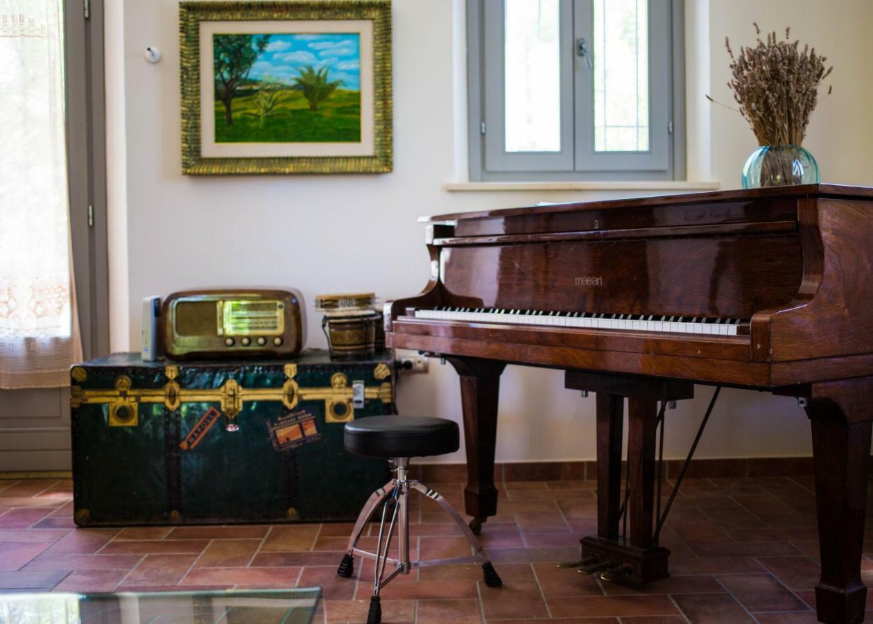 Grande Villa Storica Per Vacanze Con Giardino Privato E Piscina Ostra エクステリア 写真